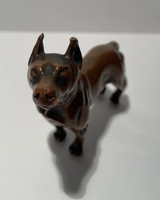 Petit Sujet En Bronze Représentant Un Chien Staff