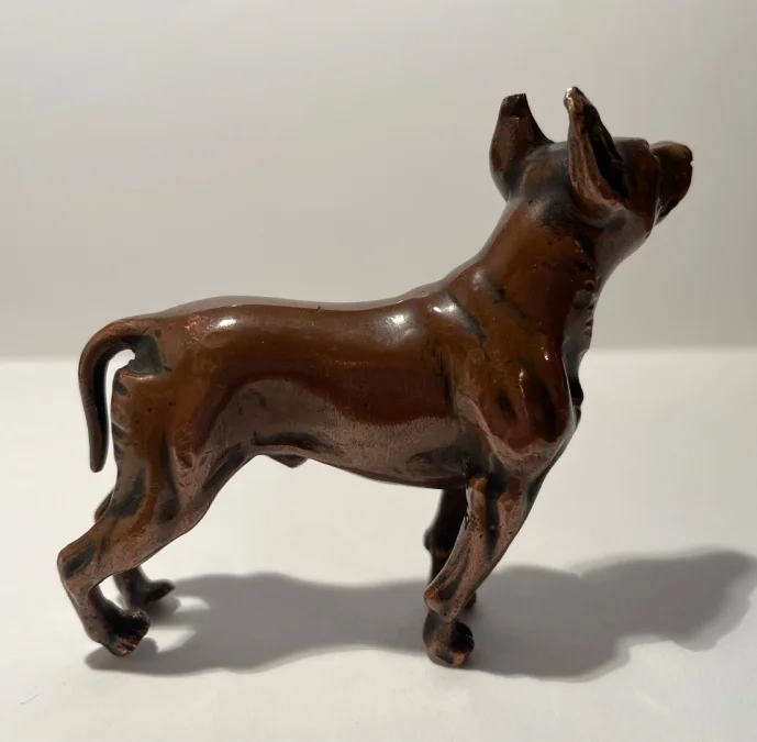 Petit Sujet En Bronze Représentant Un Chien Staff