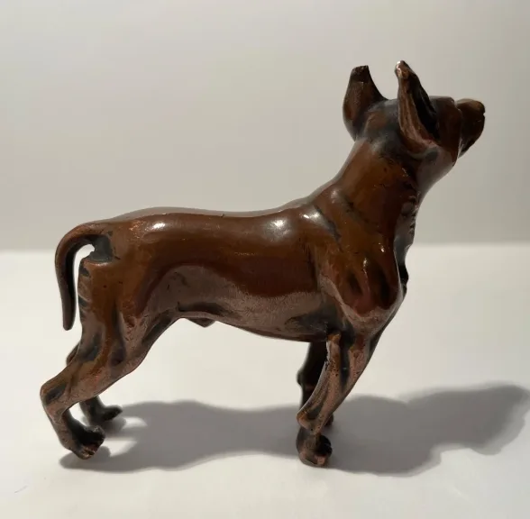 Petit Sujet En Bronze Représentant Un Chien Staff