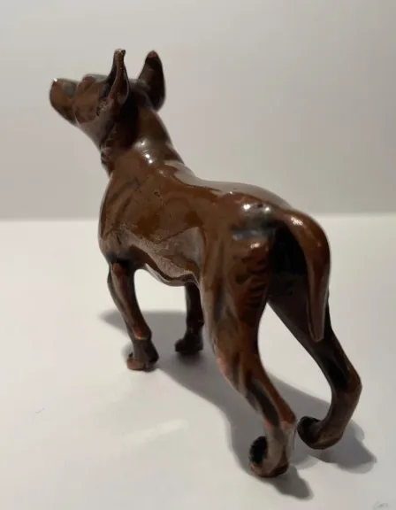 Petit Sujet En Bronze Représentant Un Chien Staff