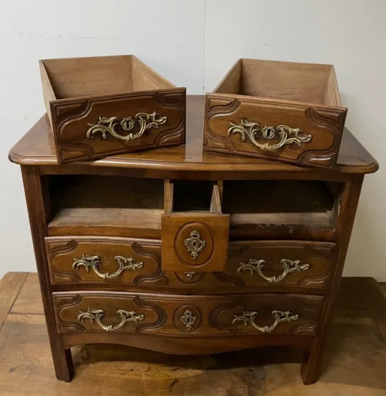 Petite Commode En Noyer Et Hêtre Dite " Parisienne "
