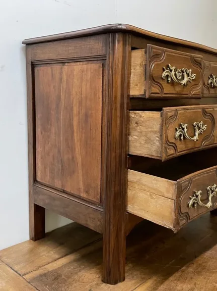 Petite Commode En Noyer Et Hêtre Dite " Parisienne "