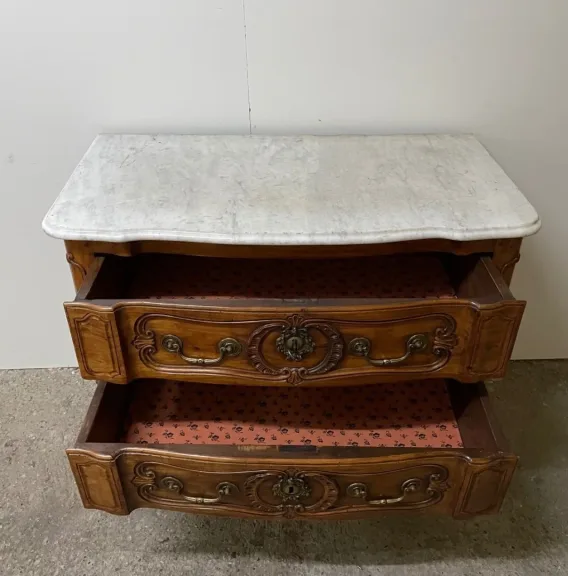 Commode Sauteuse , Façade En Arbalète