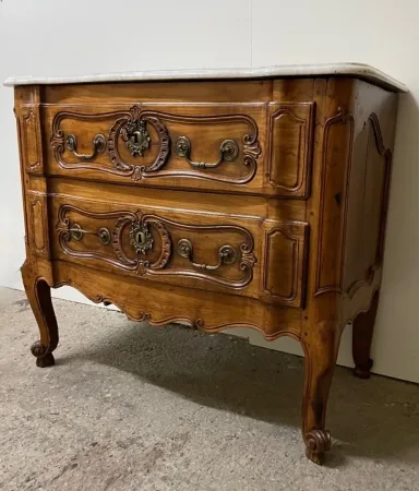 Commode Sauteuse , Façade En Arbalète