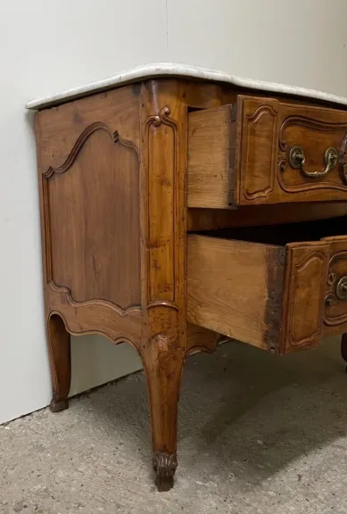 Commode Sauteuse , Façade En Arbalète