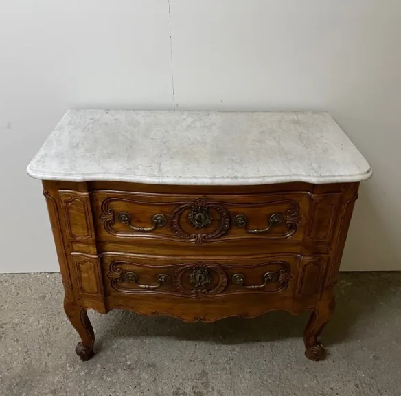 Commode Sauteuse , Façade En Arbalète