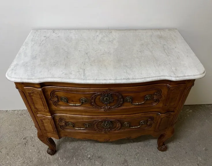 Commode Sauteuse , Façade En Arbalète