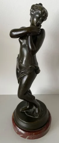 Nymphe à La Colombe  , Sculpture En Bronze.