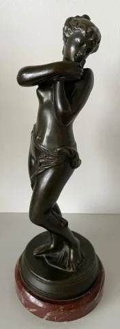Nymphe à La Colombe  , Sculpture En Bronze.
