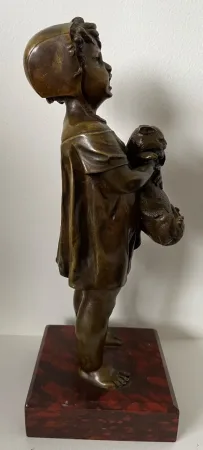 Sculpture En Bronze Représentant Une Petite Fille Et Son Chat