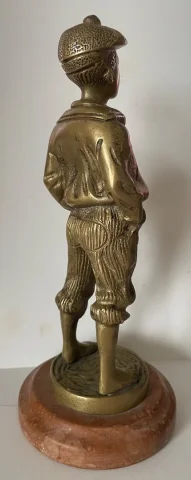 Le Mousse Siffleur , Sujet En Bronze