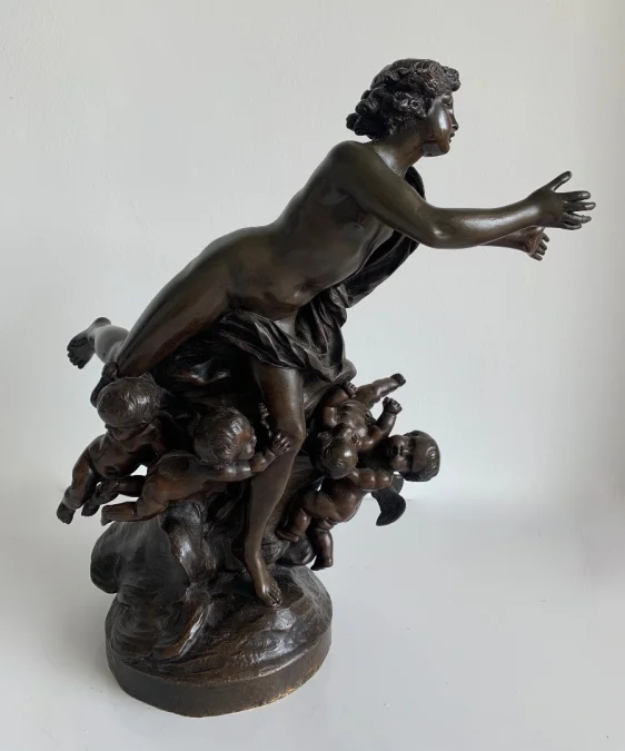 Sculpture En Bronze Représentant Cupidon Entouré De Putti
