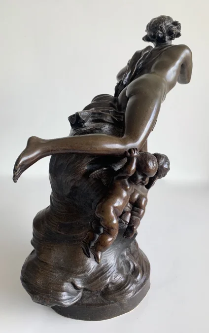 Sculpture En Bronze Représentant Cupidon Entouré De Putti