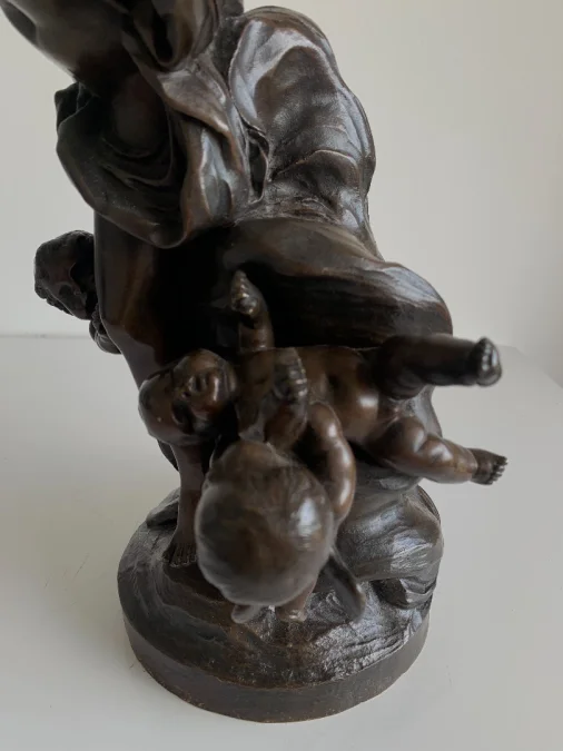 Sculpture En Bronze Représentant Cupidon Entouré De Putti