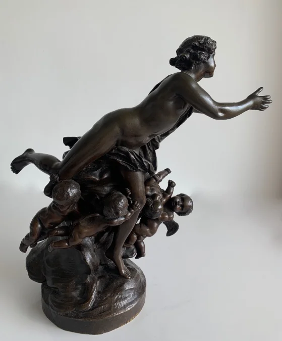 Sculpture En Bronze Représentant Cupidon Entouré De Putti