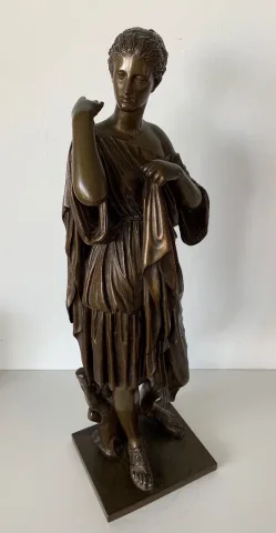 Bronze représentant Diane de Gabies