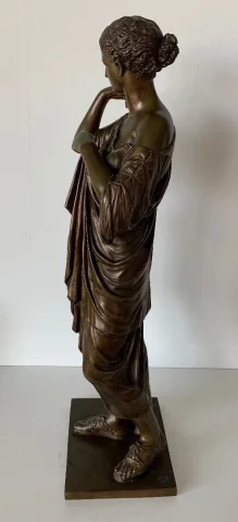 Bronze représentant Diane de Gabies
