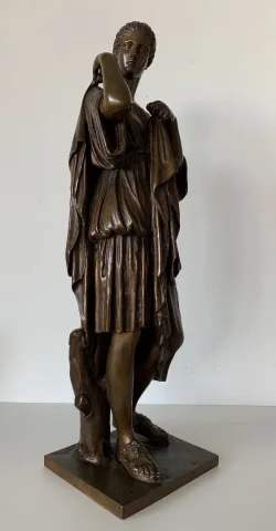 Bronze représentant Diane de Gabies
