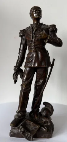 Militaire de la 3 brigade de dragons , sculpture en bronze