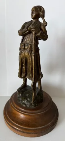 БРОНЗОВАЯ ФИГУРА ЗУАВА
