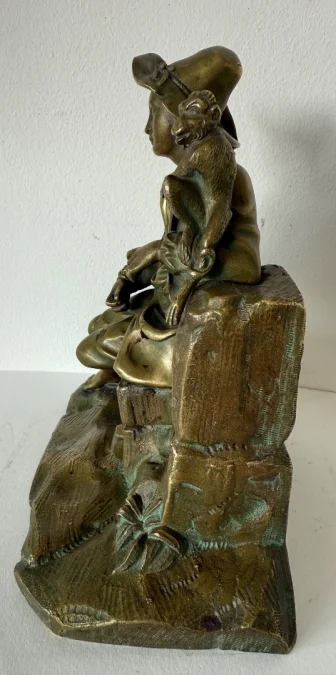 Le jeune saltimbanque et son singe , sujet en bronze
