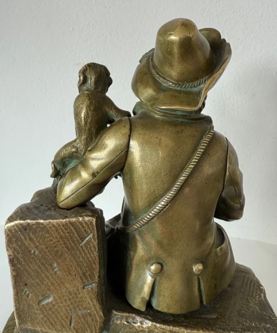 Le jeune saltimbanque et son singe , sujet en bronze