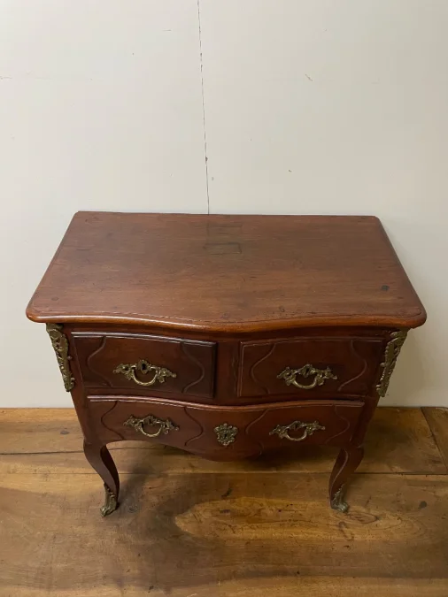 Small Walnut Chest Of Drawers With Curved Front