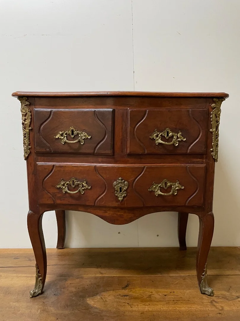 Small Walnut Chest Of Drawers With Curved Front