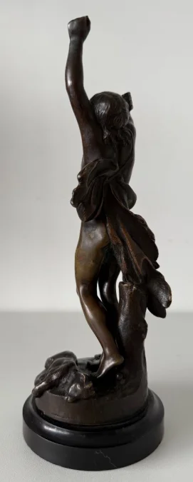 Le retour de chasse, sujet en bronze