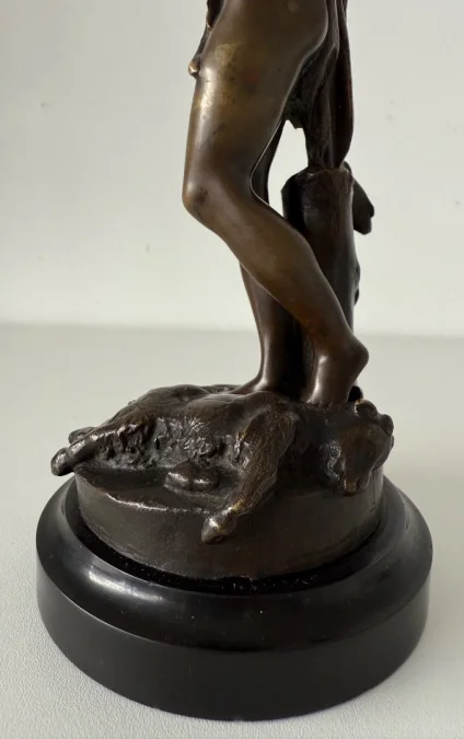 Le retour de chasse, sujet en bronze
