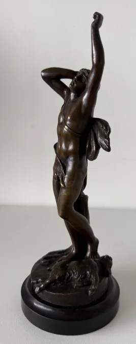 Le retour de chasse, sujet en bronze
