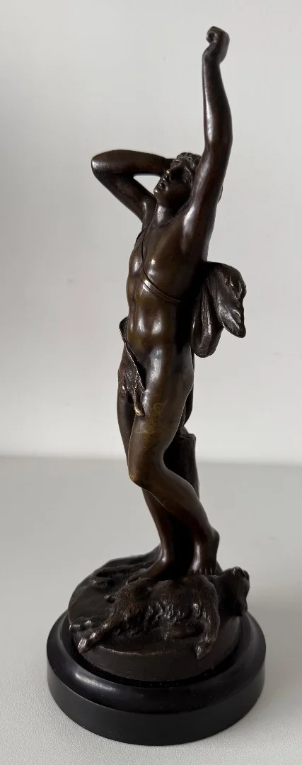 Le retour de chasse, sujet en bronze