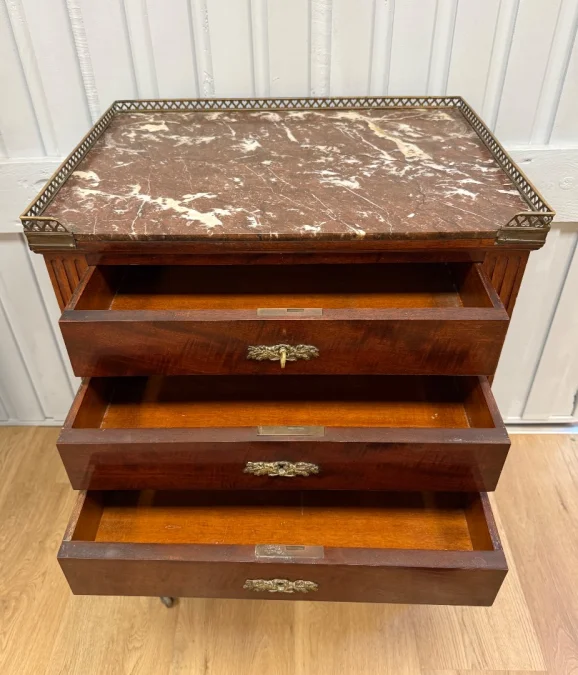 Table chiffonnière en acajou