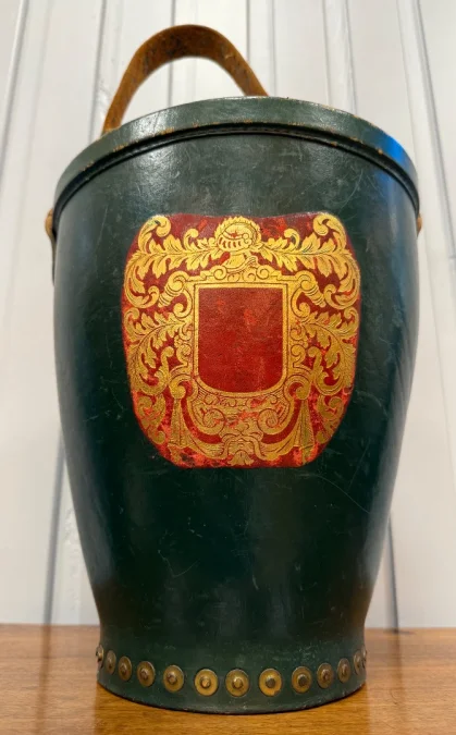 Seau à feu ou à incendie en cuir d époque de la fin du XIX ème