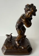 Sujet en bronze , l enfant et l oisillon