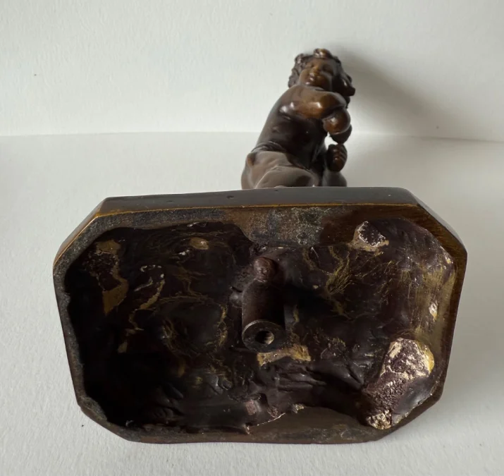 Sujet en bronze , l enfant et l oisillon