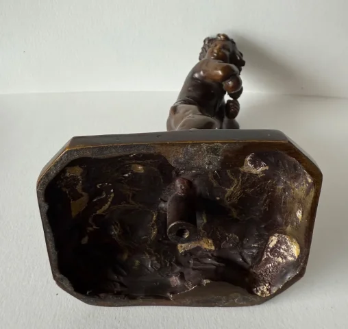 Sujet en bronze , l enfant et l oisillon