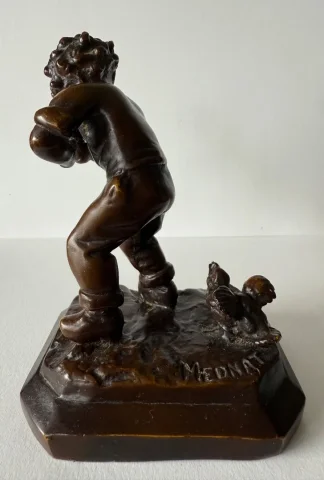 Sujet en bronze , l enfant et l oisillon