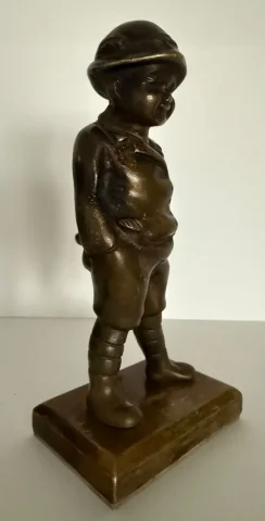 БРОНЗОВАЯ ФИГУРА