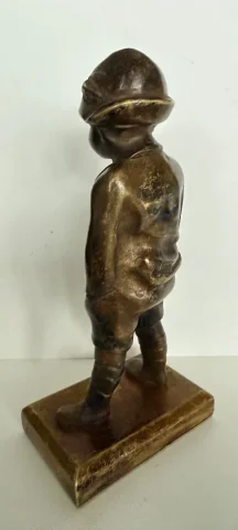 БРОНЗОВАЯ ФИГУРА