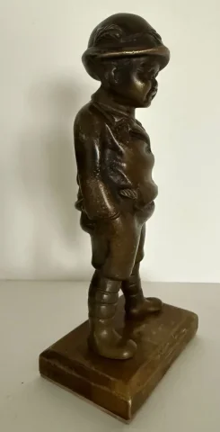 БРОНЗОВАЯ ФИГУРА