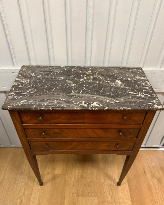 Table chiffonnière en noyer