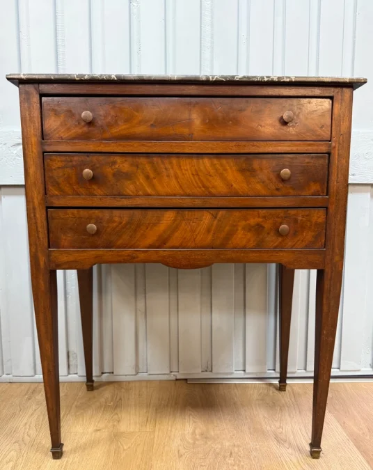 Table chiffonnière en noyer