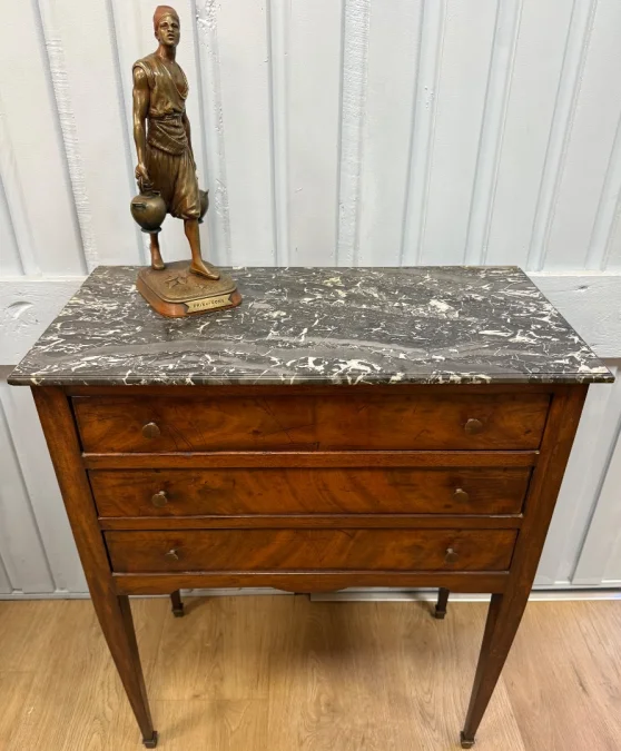 Table chiffonnière en noyer