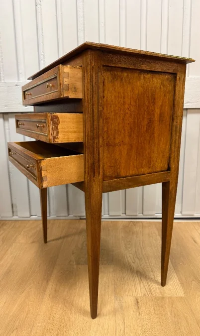 Table chiffonnière de style Louis XV