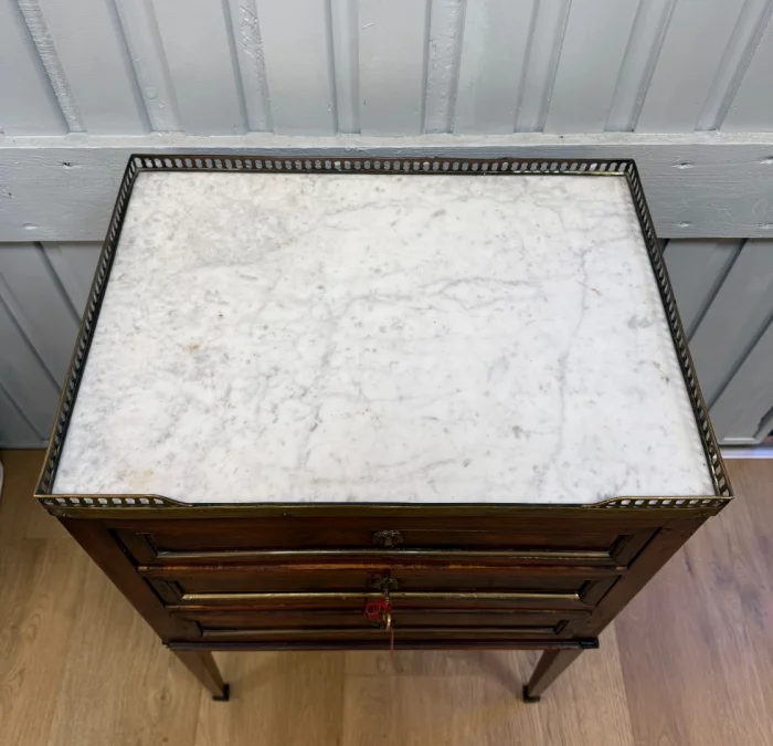 Petite table de style Directoire en acajou