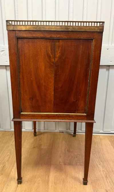 Petite table de style Directoire en acajou