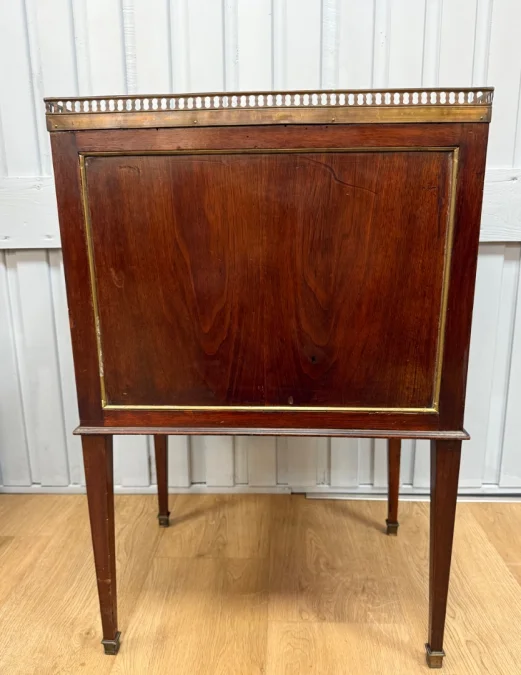 Petite table de style Directoire en acajou