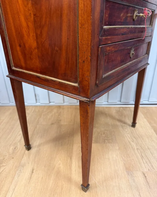 Petite table de style Directoire en acajou