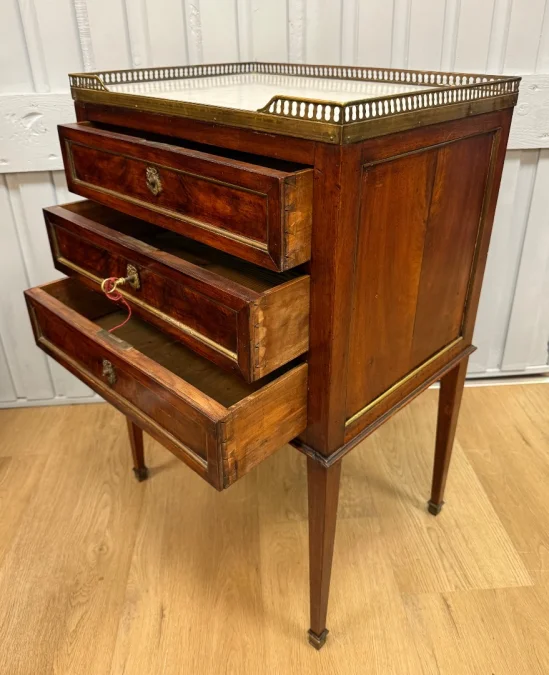 Petite table de style Directoire en acajou